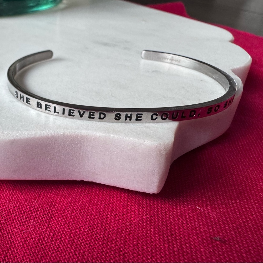 Mantra band silver she believed she could so she did bracelet